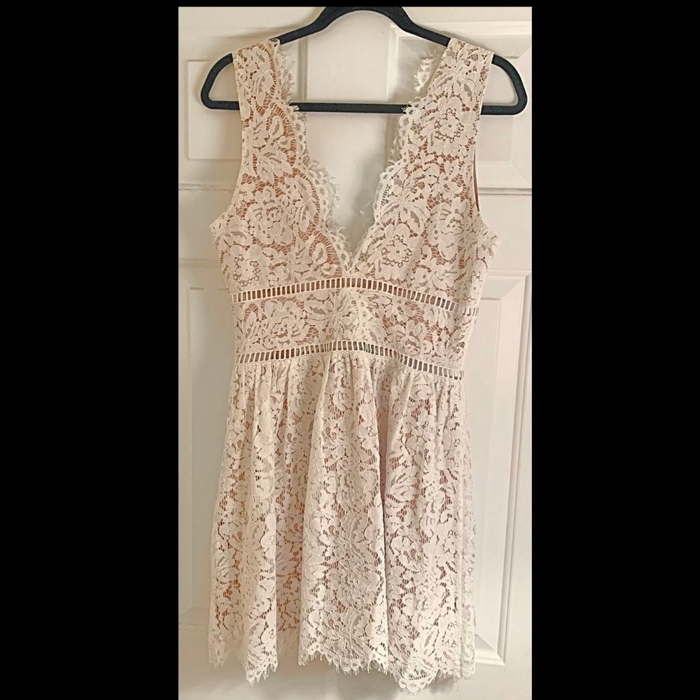 LEILA WHITE LACE DRESS - Picture 2 of 12